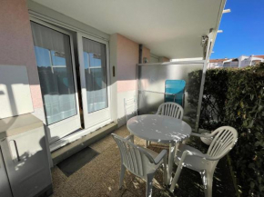 Studio Centre-St Palais avec Terrasse et Garage, Proche Plages et Attractions - FR-1-550-28